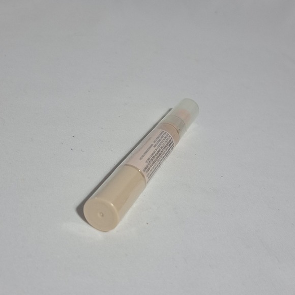 Makeup Revolution Fast‎ Base Concealer C7 0.15 fl oz - Picture 3 of 3